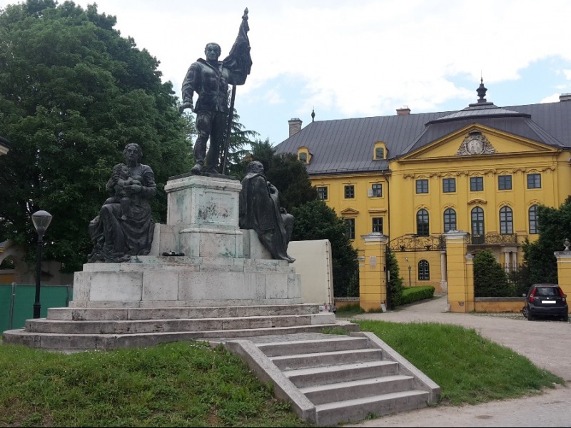 Négyből három szobor költözik a Szentháromság téren