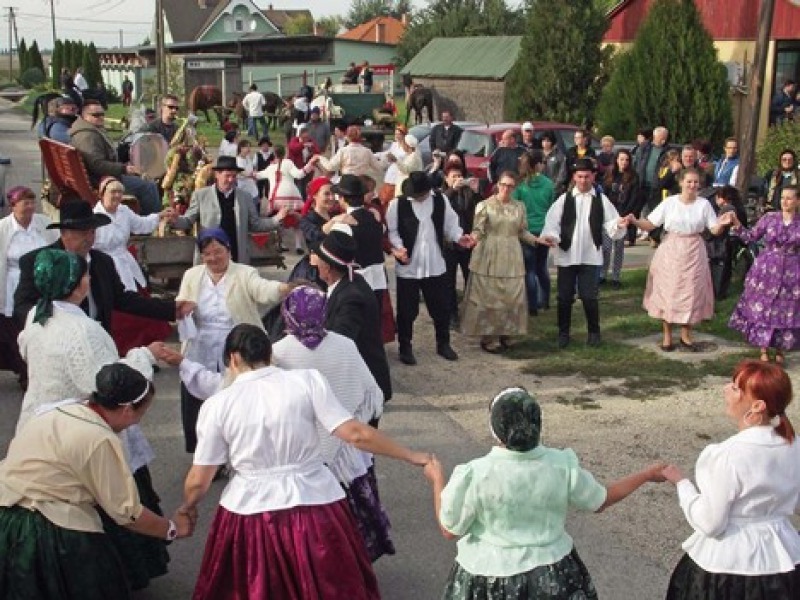 Szüreti mulatsággal köszönti az őszt Bátya