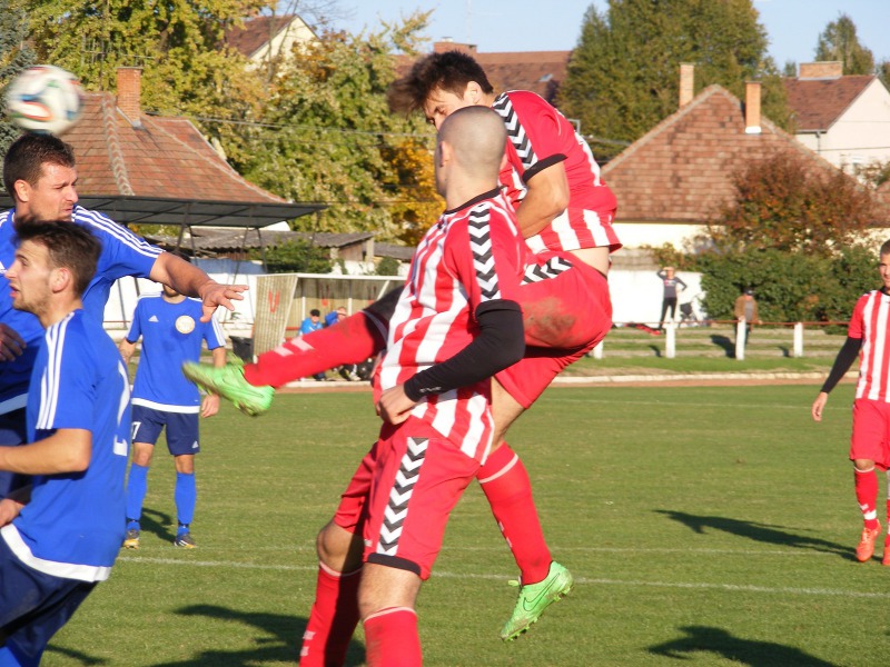 Már a szurkolók is várták a végét: KFC – Lajosmizse: 2–2