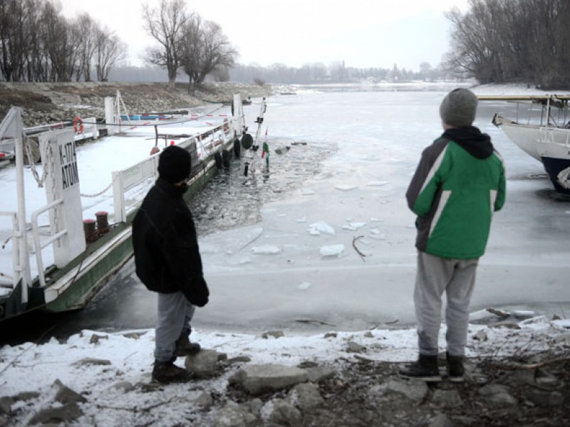 Nem a jég, hanem a fagy süllyesztette el a Szekszárdot – A felelősség kérdését vizsgálja a rendőrség