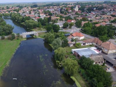 Szárnyalj Dusnok és a Vajas felett, autentikus tamburazenével!