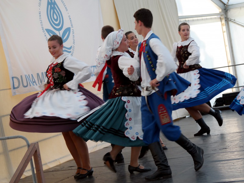 Folklórfesztivál – Kisszínpadi parádé három délután, itt az első napi termés!