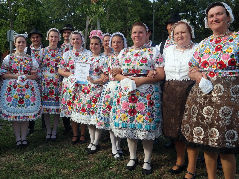 Folklórfesztivál – Kisszínpadi parádé péntek délután