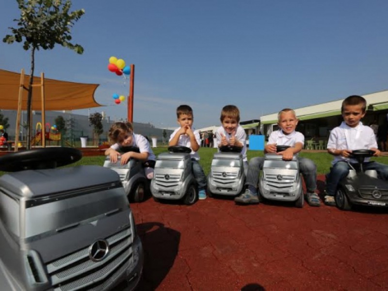 Megnyitotta kapuit a Mercedes-Benz óvodája és bölcsődéje