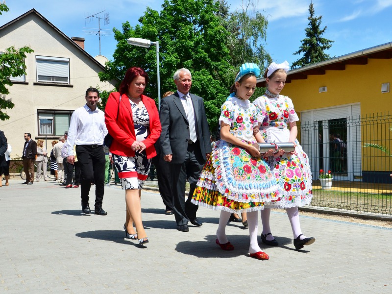 Hamarosan 60 fő hagyja maga mögött a méltatlan körülményeket