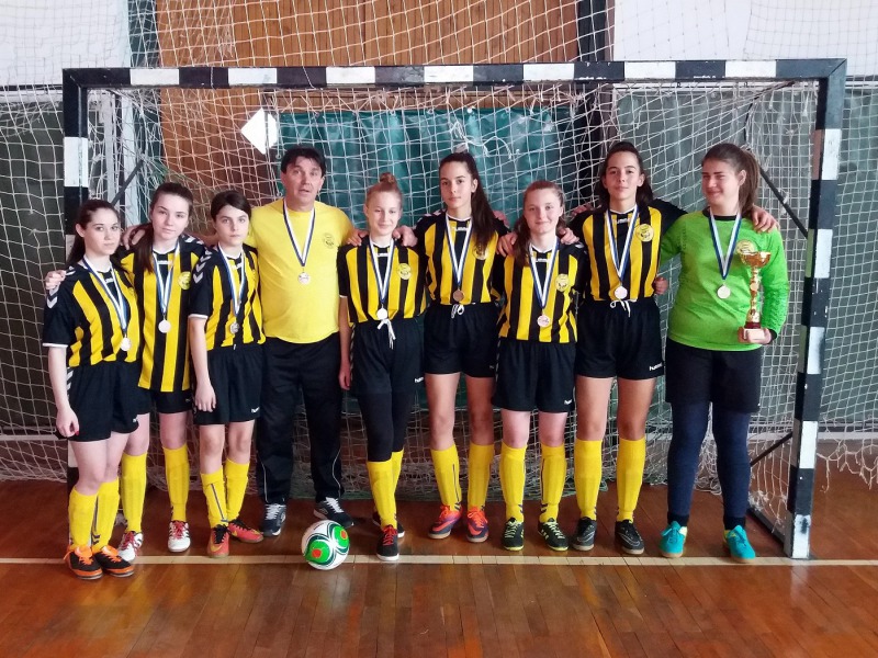 A megyei dobogó második fokán futsal U15-ös lánycsapatunk