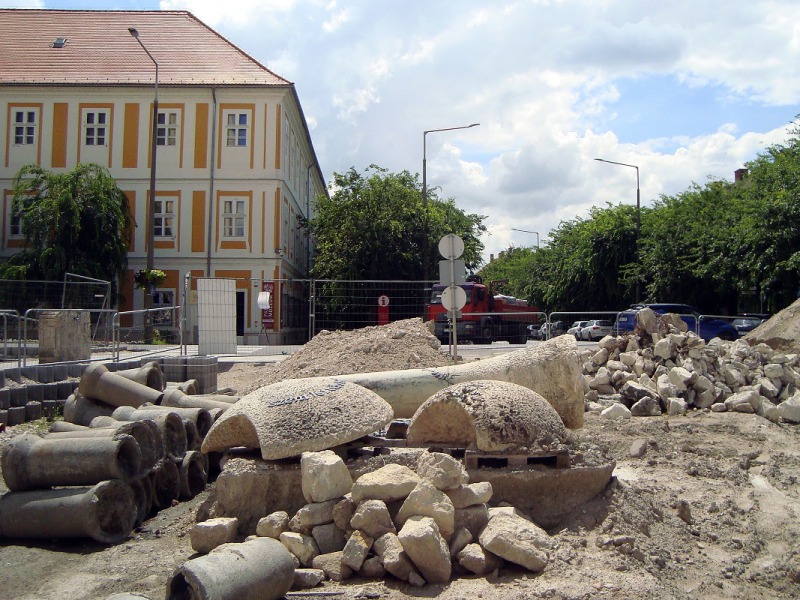 Mi lesz veled és mikor Kalocsa főtére? – Az első ütem végét már látni, a másodikban megszűnhet a Földhivatal előtti nagy kanyar?