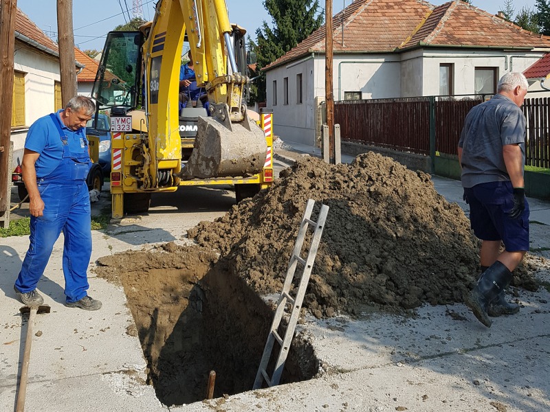 Bárhol, bármelyik pillanatban összeomolhat a kalocsai ivóvízhálózat – A veszélyt a Verseny és Munkácsy utca kálváriája reprezentálja