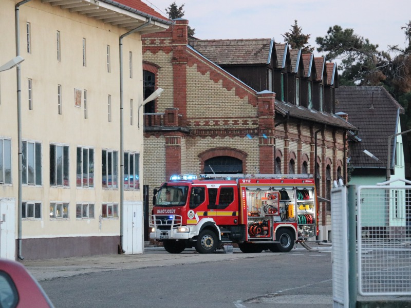 Jelentős tűz pusztított a Kalocsai Fűszerpaprika Zrt. telephelyén – Kalocsai, kiskőrösi tűzoltók küzdöttek a lángokkal