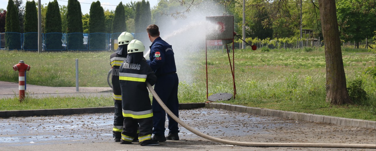 Katasztrófavédelmi bemutatók középiskolásoknak – Közlekedésbiztonság, elsősegélynyújtás, tűzoltási ismeretek a terítéken