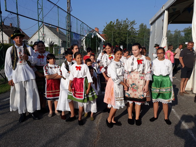 Parádés horvát nemzetiségi folklórral kezdődött a Dusnoki Rác Pünkösd