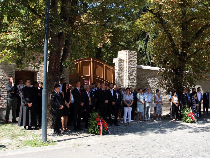 Szent István eszmeisége legyen ott a jövőben is minden, a városért tenni akaró országgyűlési képviselő és városvezető szívében