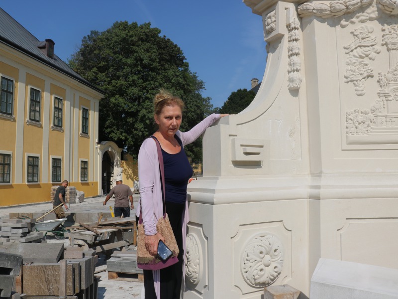 Liszt Ferenc szobra méltó helyre kerül a Szentháromság téren – Alakul a Háborús emlékmű körüli kis tér 