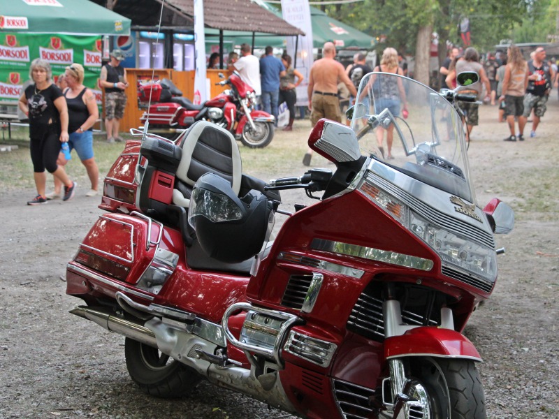 Kalózváros épült Szeliden – Tágasabb tér, sűrű program, móka, kacagás a Pirates Family MC 28. motoros találkozóján