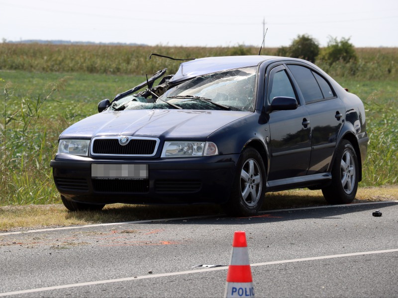 Bálahordó mezőgazdasági gép villájára szúródhatott fel a Skoda Bakodpusztánál – Egy sérültet mentőhelikopter szállított Kecskemétre