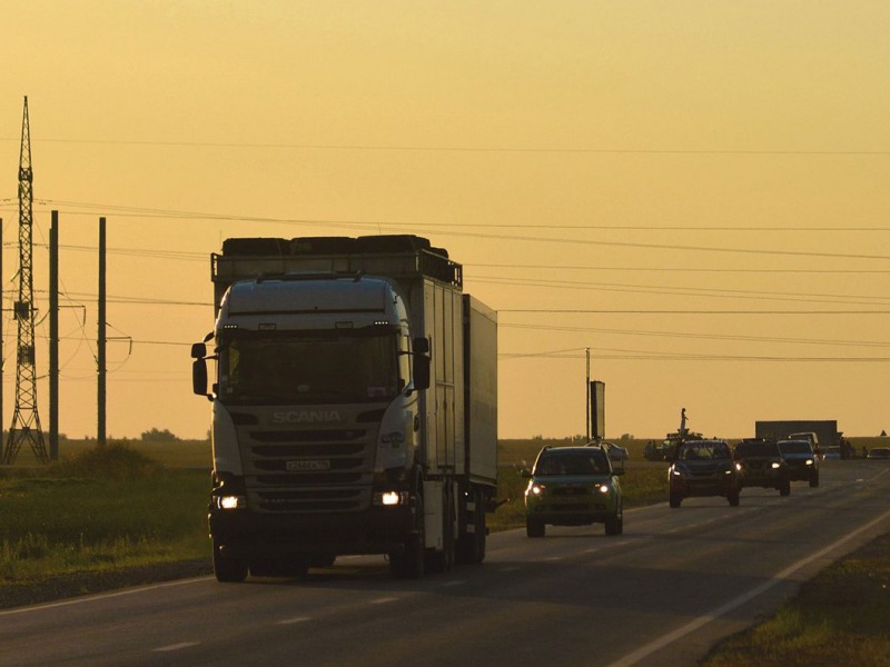 Az Olaszországból érkező tünetmentes kamionsofőr tovább dolgozhat, ha betartja az Operatív Törzs szabályait