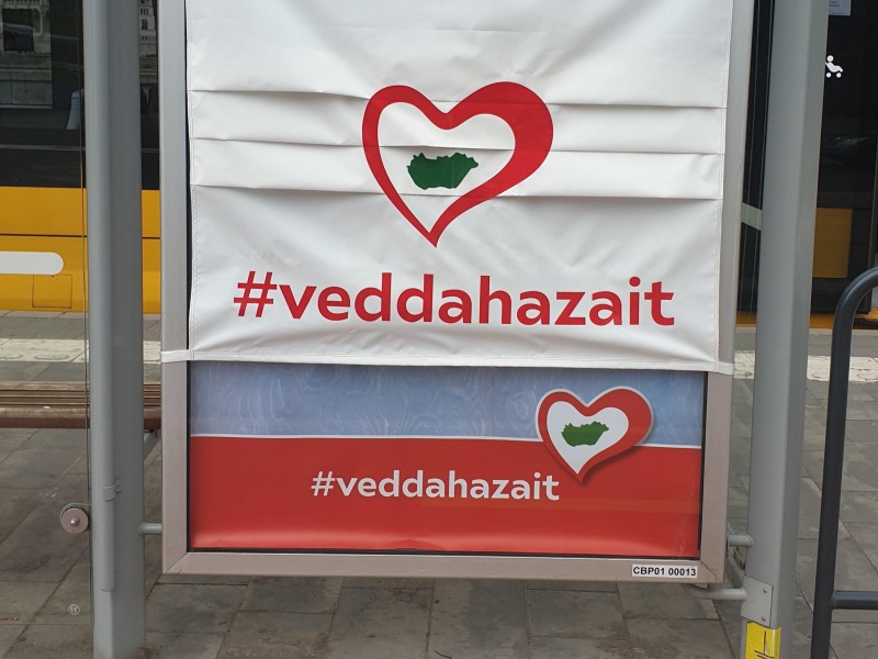 Maszkos plakátkampányba kezd a #veddahazait - Bármelyik gyártó és kereskedő cég csatlakozhat