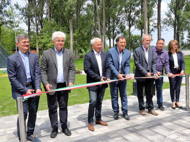 Korszakos jelentőségű fejlesztéseket adtak át a Vadkerti-tó strandján és üdülőövezetében 