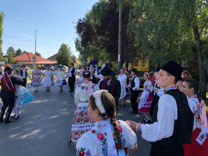 Szüreti felvonulás Kalocsán– Szombat délután körbetáncolják a várost a „születésnapos” táncosok