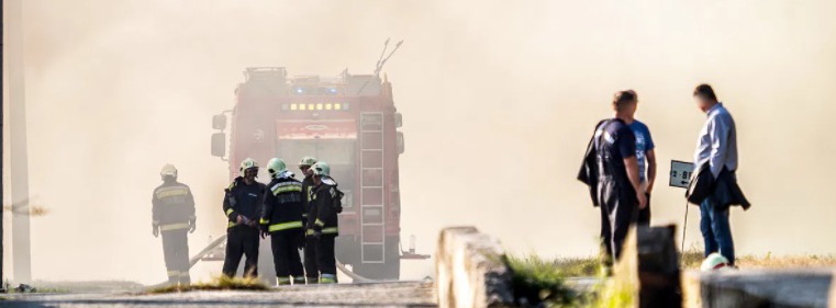 Öt város tűzoltói oltották a Vaskúti hulladéktelep tűzfészkeit