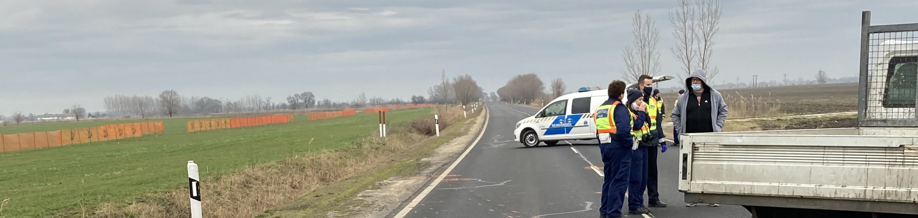 Személykocsi ütközött kisteherautóval az 51-esen – Egy halott, négy sérült a reggeli, Dunapataj közelében történt balesetben