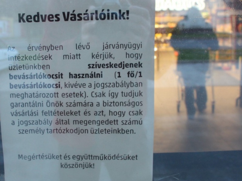 Nem okozott fennakadást a létszámkorlát – Többnyire a kosarak segítségével ellenőrzik a vásárlók számát