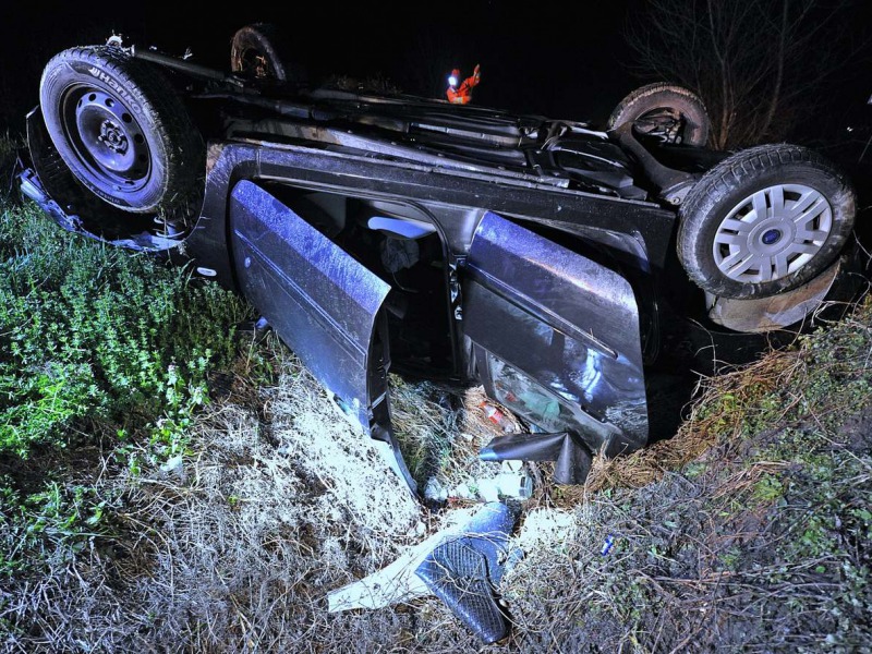 Lelépett a helyszínről a Hajósnál árokba csapódott kocsi sofőrje – Betyárbecsület, vagy tényleg nem tudják ki az?