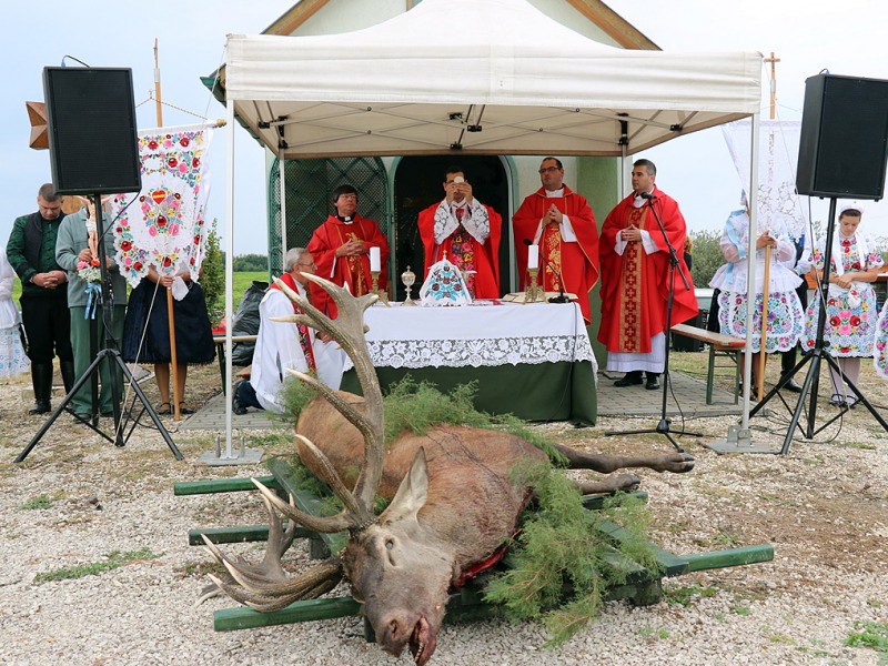 Szombaton XV. Vadászati Évadnyitó a Szakmár- ludasszállási kápolnánál – Idén öt szervezet és hagyományosan Tóth Kálmán szervezi 