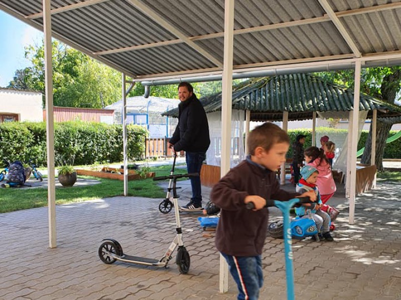 Kalocsán óvó bácsi segíti az óvodapedagógusok munkáját - Valamennyi tagintézményben van új kiscsoport!