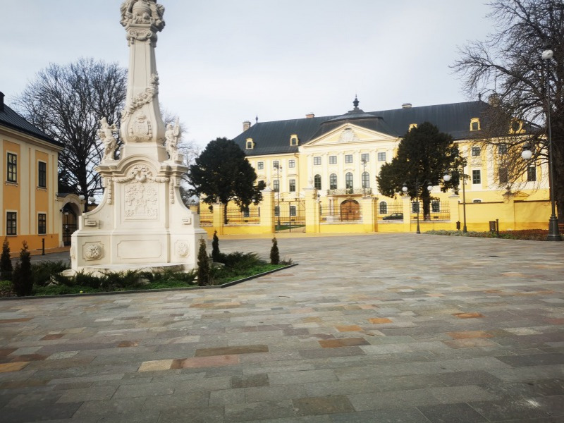 Dr. Filvig Géza: „Innentől kezdve a Duna-Tisza köze egyetlen barokk főterének újjáépítése, a román kori templom feltárása kizárólag az Érsekség hatásköre és felelőssége”