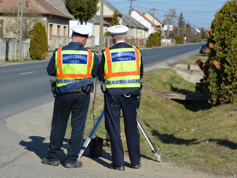 Speedmarathon Bács-Kiskunban: 25 rendőr, 72 helyszínen, 33 815 ellenőrzést tartott – Rengeteg drága fotó készült