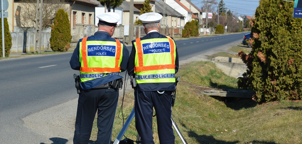 Speedmarathon Bács-Kiskunban: 25 rendőr, 72 helyszínen, 33 815 ellenőrzést tartott – Rengeteg drága fotó készült