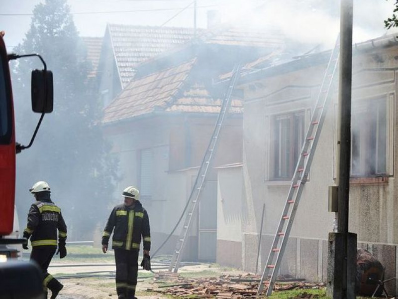 Nagy erejű robbanás Kiskőrös belterületén – Két súlyos sérültet mentőhelikopter szállított Pécsre és Budapestre