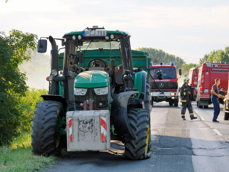 Sokkoló baleset Soltnál, hárman szörnyethaltak – Két kamion és egy traktor ütközött