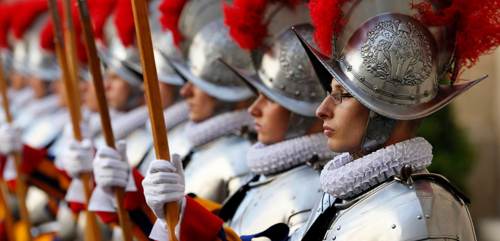 Tomori Pál Katolikus Gimnázium diákjai a svájci gárda kaszárnyájában