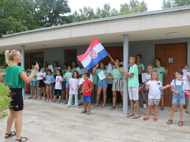 Élményekben gazdag horvát nemzetiségi nyelvi és néptánc tábor Dusnokon 