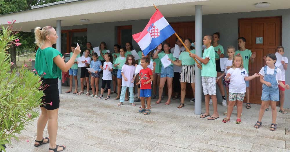 Élményekben gazdag horvát nemzetiségi nyelvi és néptánc tábor Dusnokon 