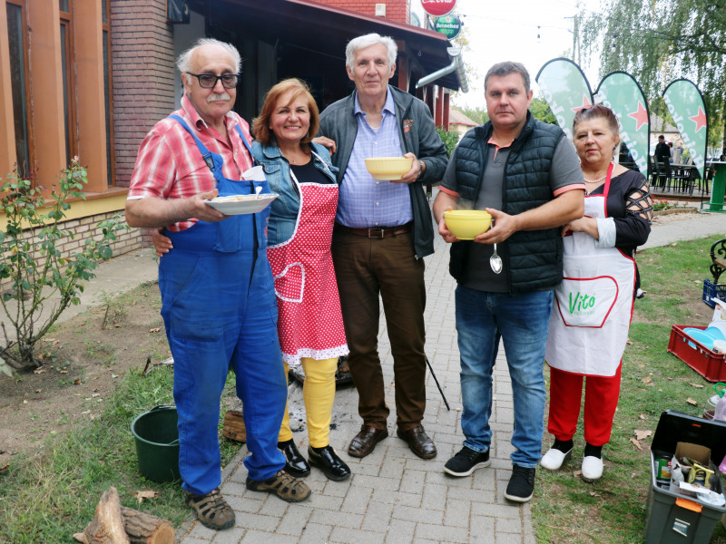 Paprikás cégek a sükösdi IV. Don Roberto Pizzéria főzőversenyen 