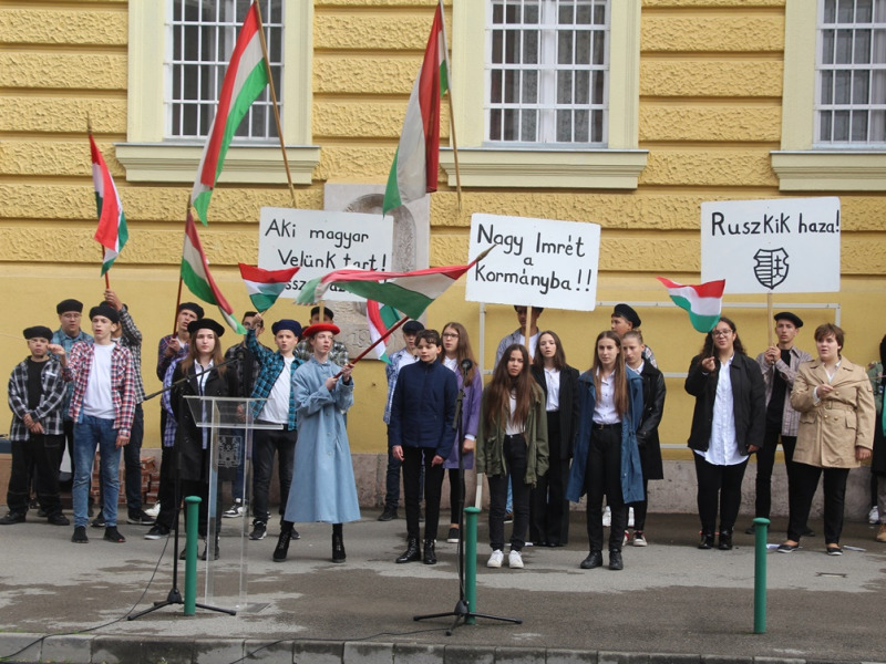 Nagy ívű ünnepi beszéd, megemlékezés és koszorúzás a Szabadulás Kútjánál – Kalocsa így ünnepelt október 23-án 