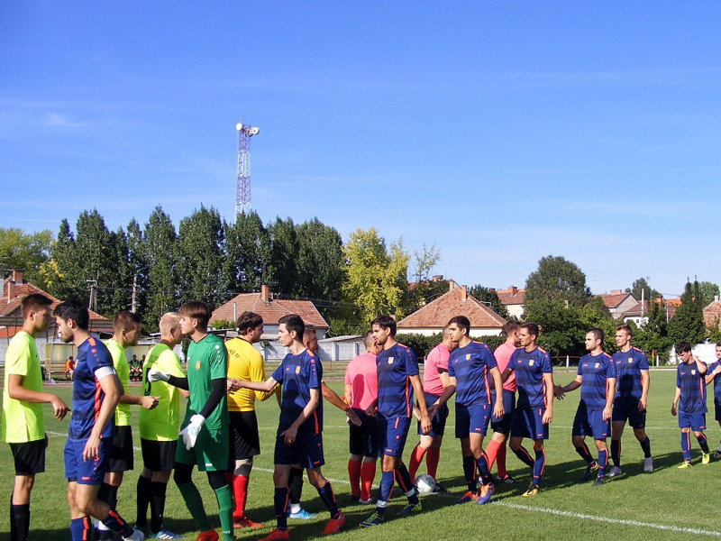 Tartalékosan megvívott villanyfényes szezonzáró, Széktón