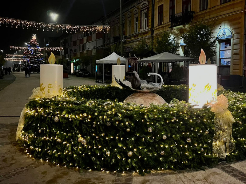 Kigyúltak a karácsonyi fények – Első adventi gyertyagyújtó ünnepély Kalocsán