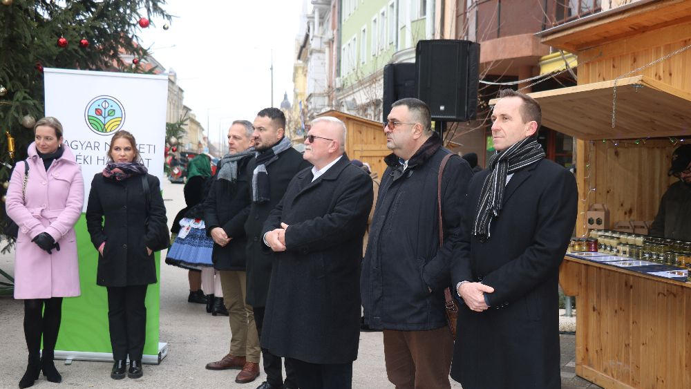 Karácsonyi élménypiac, kistermelői vásár a sétálóutcában – A járásból és távolabbról is érkeztek termelők