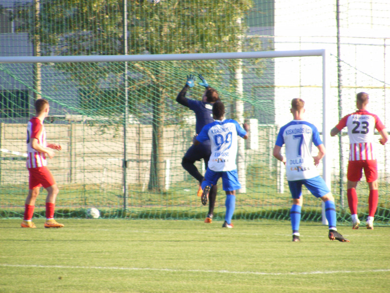 Vereséget szenvedtünk a Kiskőrösi LC felújított stadionjában