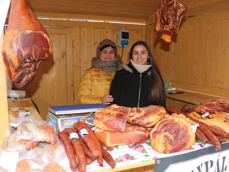 Adventet záró élménypiac, kistermelői vásár a Szentháromság téren december 22-23-ig – A járásból és távolabbról is érkeznek termelők