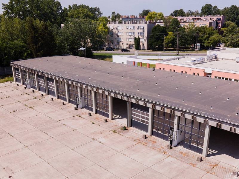 Kiadó raktár és műhelyek Kalocsán – A bérlőket az ipari park és az északi elkerülő út közelében felújított ingatlanrészek várják, extrákkal!