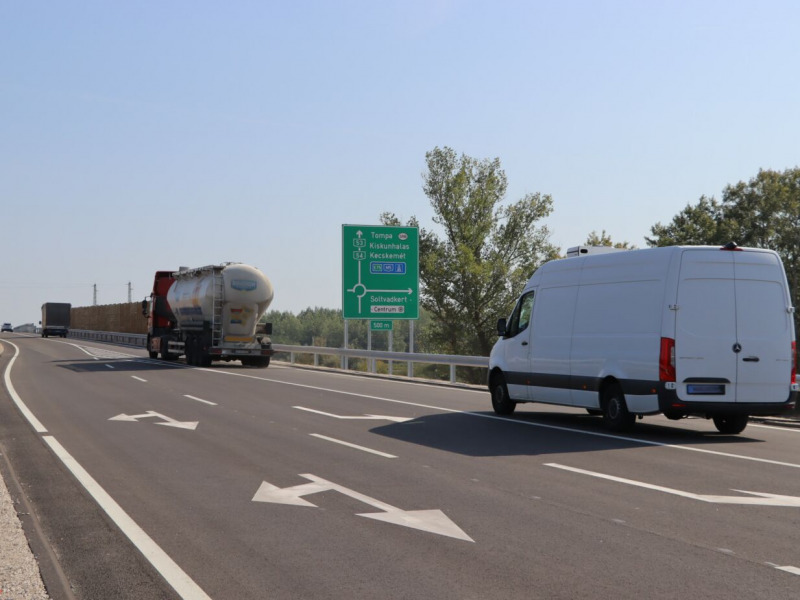 Átadták a forgalomnak a Soltvadkertet elkerülő út első 5 kilométeres szakaszát – A város történetének legnagyobb szabású beruházása