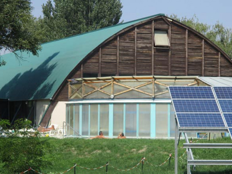 Januárban kezdődik a kalocsai Uszoda és Gyógyfürdő egymilliárdos energetikai korszerűsítése – A medencék és a kiszolgáló épületek önkormányzati önerőből újulhatnak meg