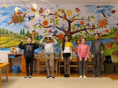 Kázmér-napi népszokások és mesés kalandok az Eperföldi Sportiskola 4. b osztályosaival a Kalocsai Tomori Pál Városi Könyvtárban