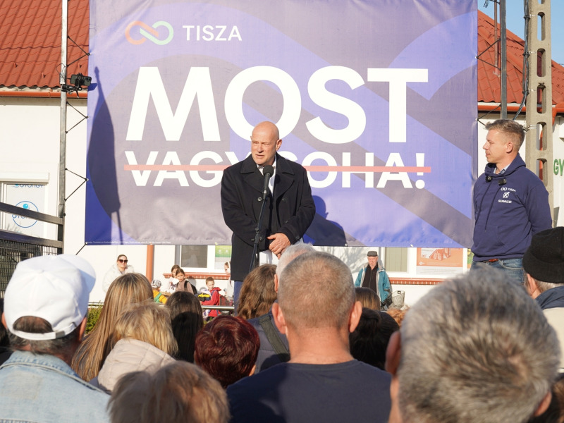 Judák Zsolt: nem voltak politikai ambícióim, hanem elegem volt már az üres ígéretekből – a Tisza jelöltje szerint nem kell meggyőzni a fideszeseket, Magyar Péter ezzel nem értett egyet