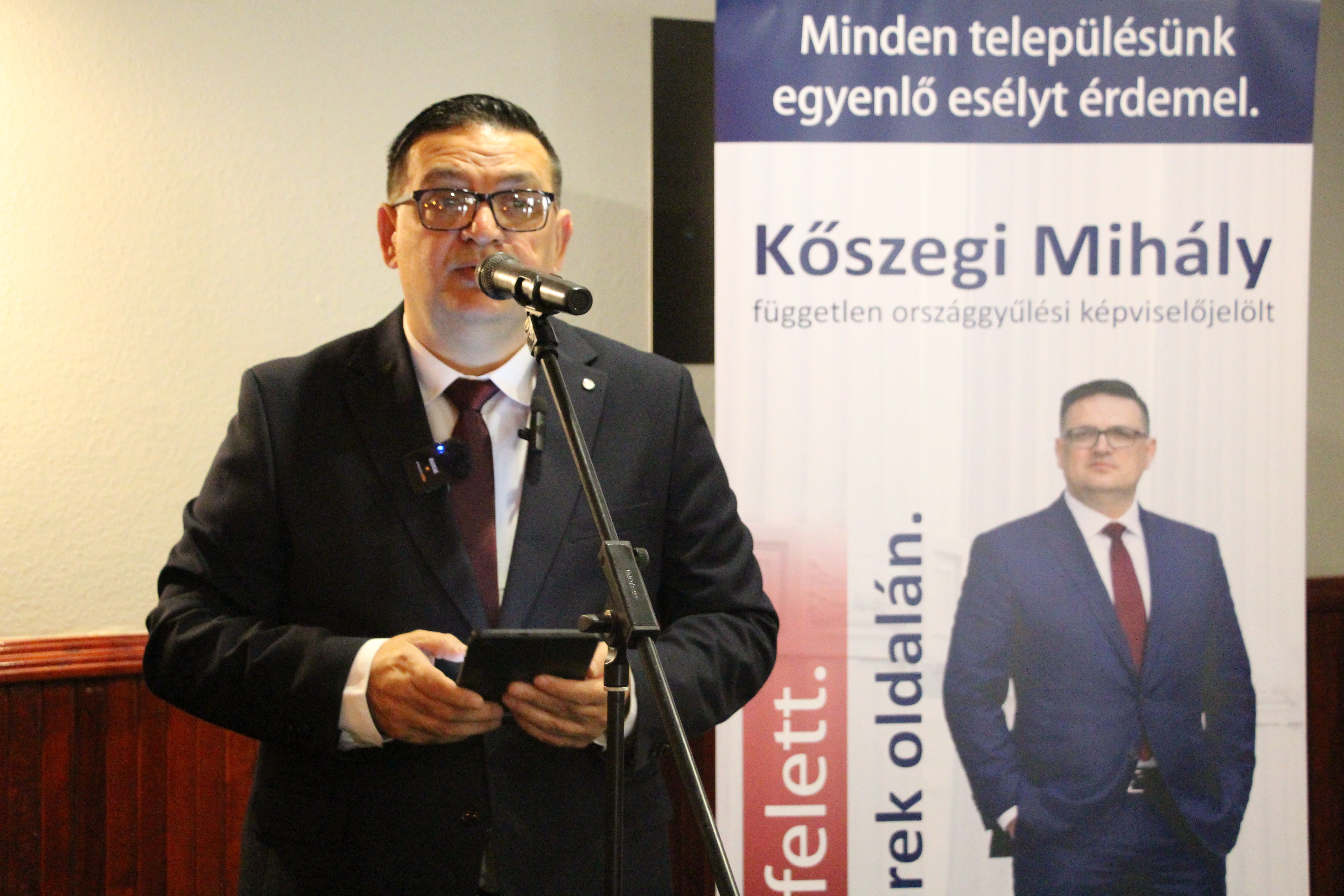 Kőszegi Mihály független képviselőjelölt bemutatkozó sajtótájékoztató keretében vázolta készülő programja főbb pontjait is